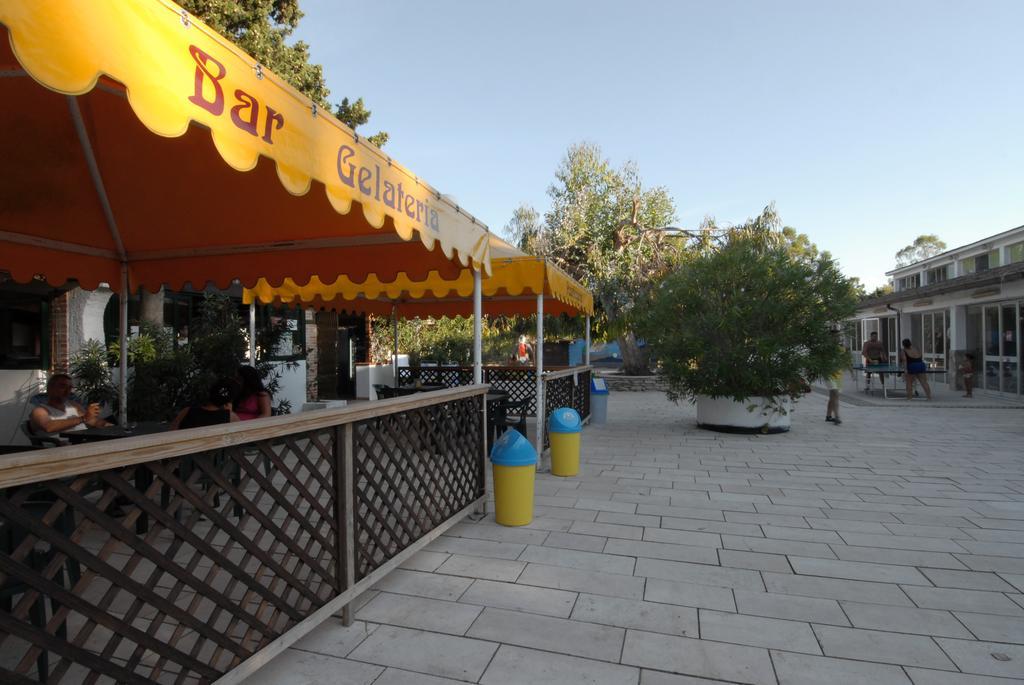Villaggio Camping Uria Foce Varano Exterior photo