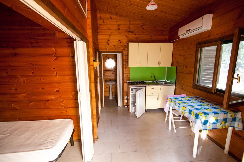 Villaggio Camping Uria Foce Varano Exterior photo