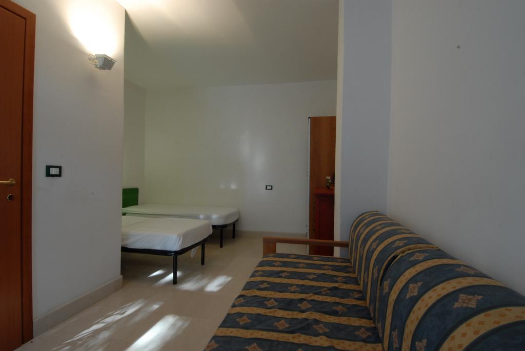 Villaggio Camping Uria Foce Varano Exterior photo